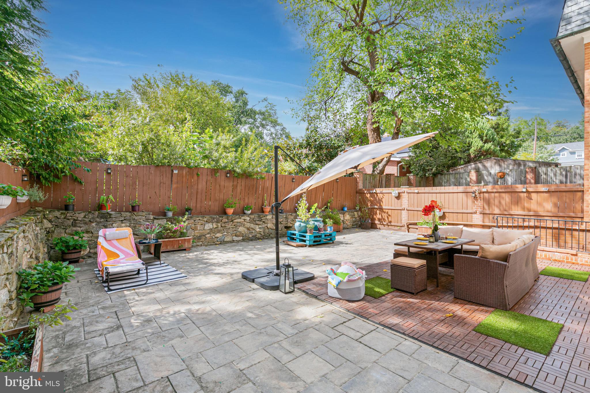 1340 N LYNNBROOK DRIVE