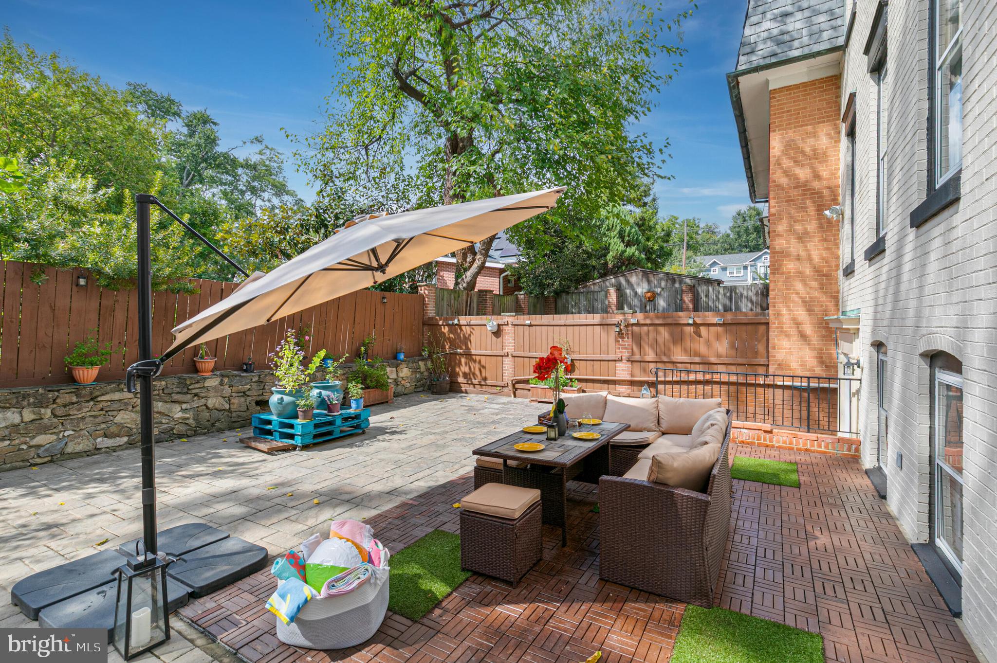 1340 N LYNNBROOK DRIVE