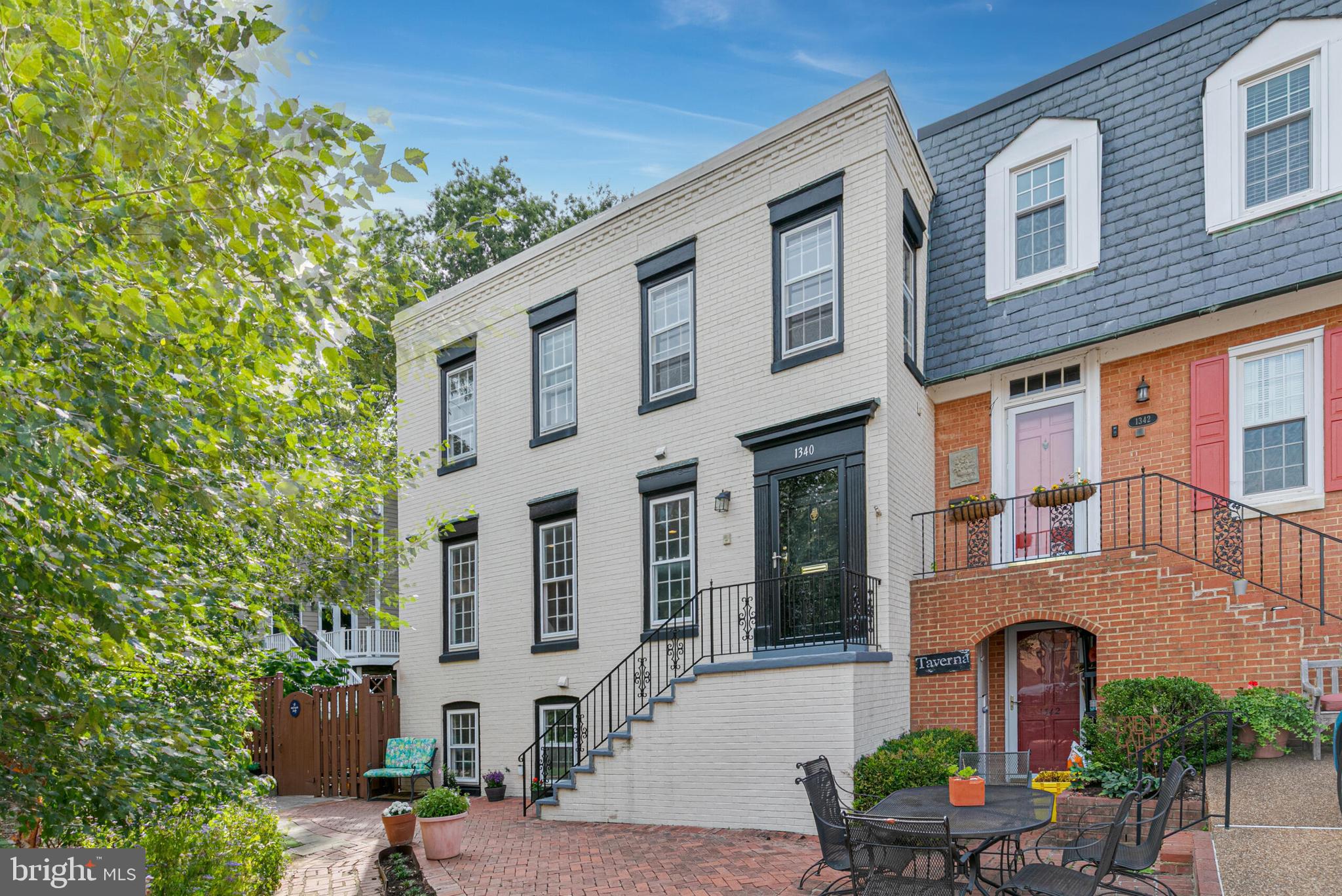 1340 N LYNNBROOK DRIVE