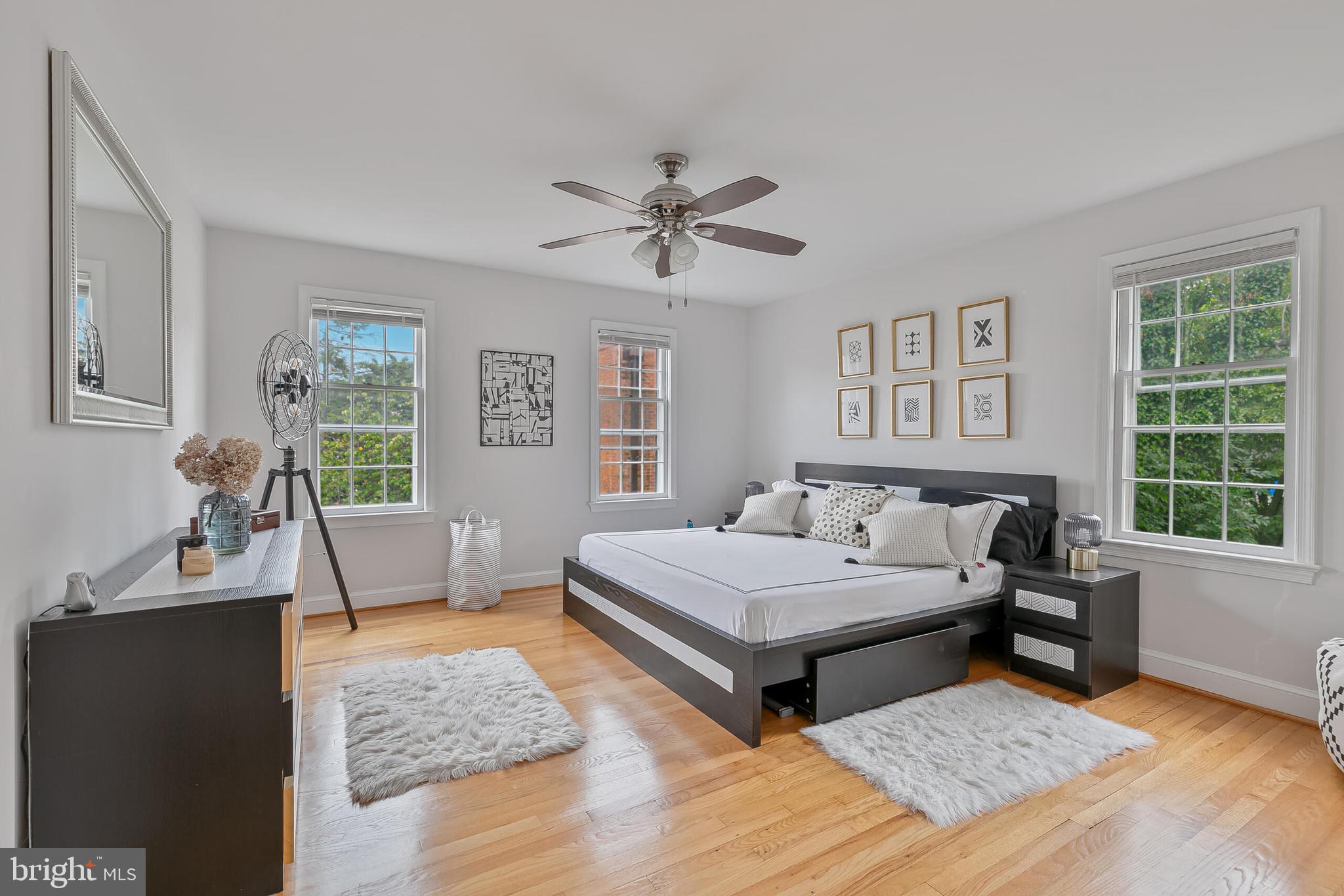 1340 N LYNNBROOK DRIVE