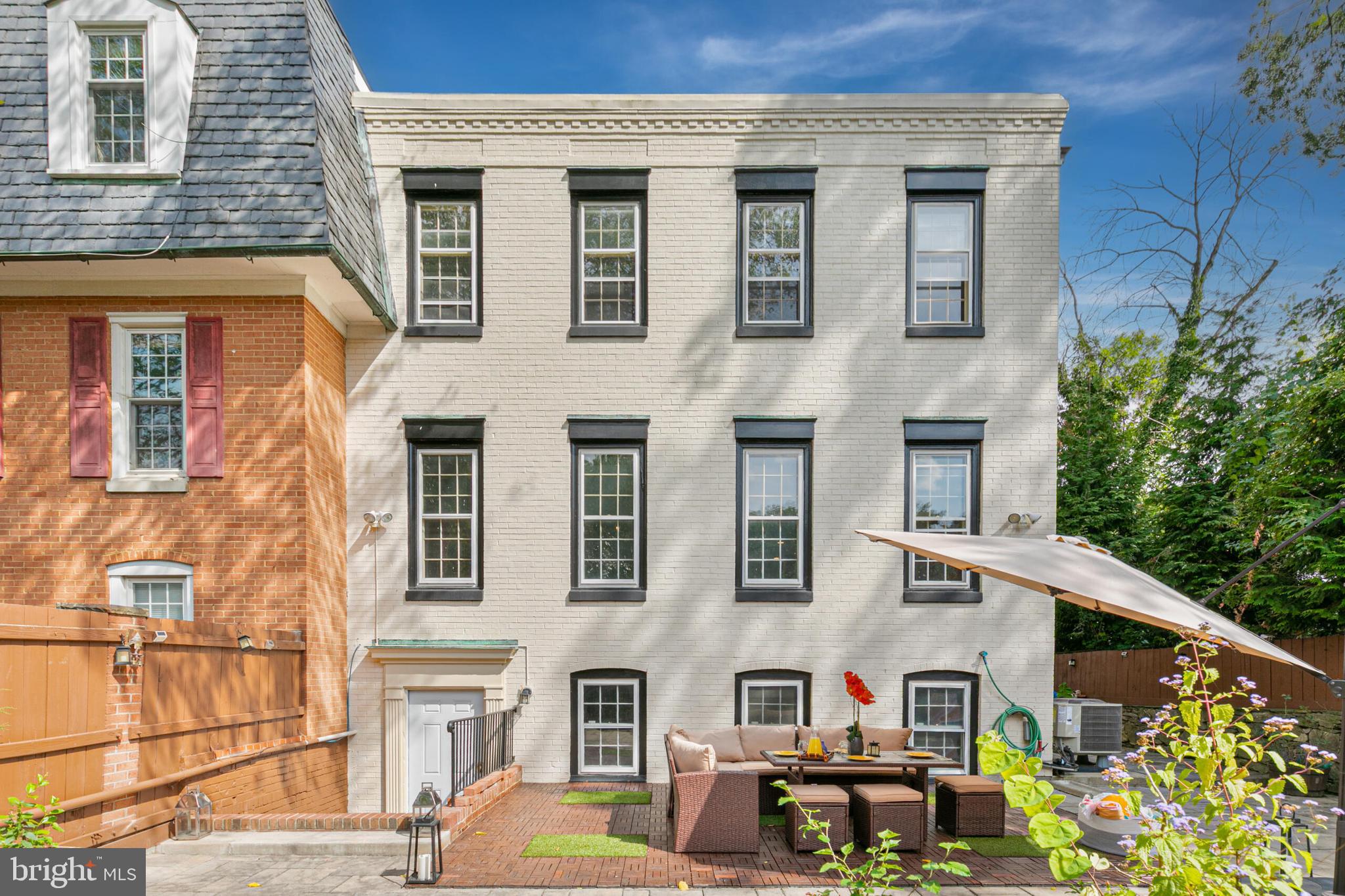 1340 N LYNNBROOK DRIVE