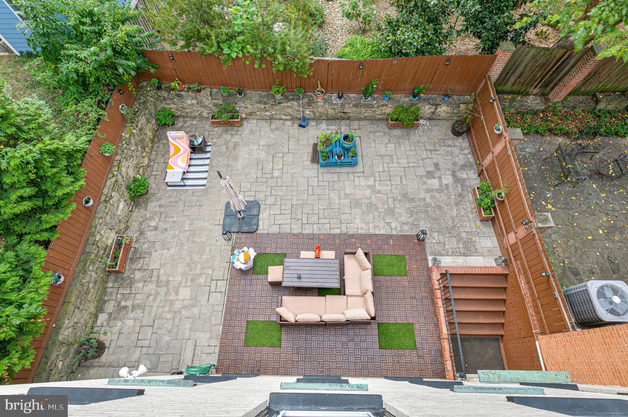 1340 N LYNNBROOK DRIVE