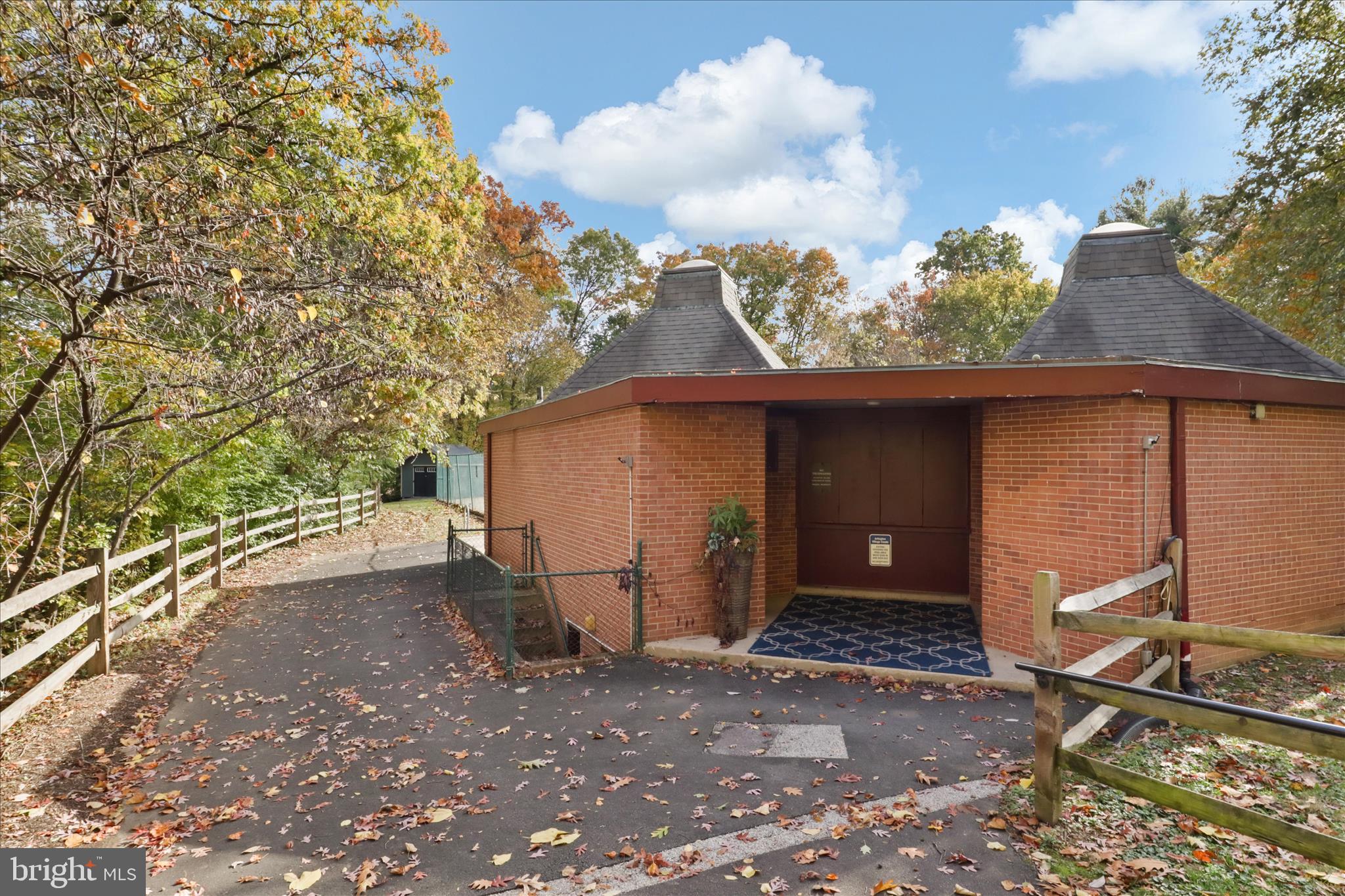 1401 S BARTON STREET 231