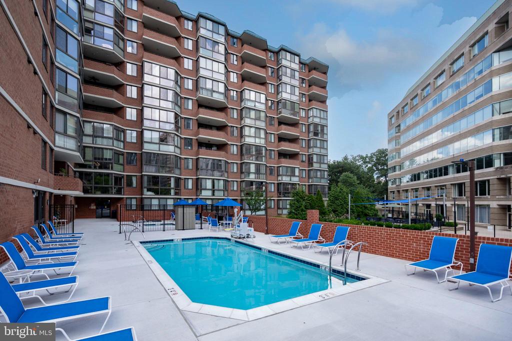 1001 N RANDOLPH STREET 212