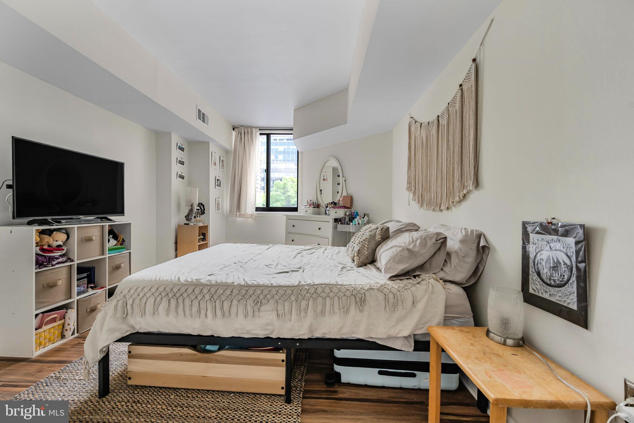 1001 N RANDOLPH STREET 212