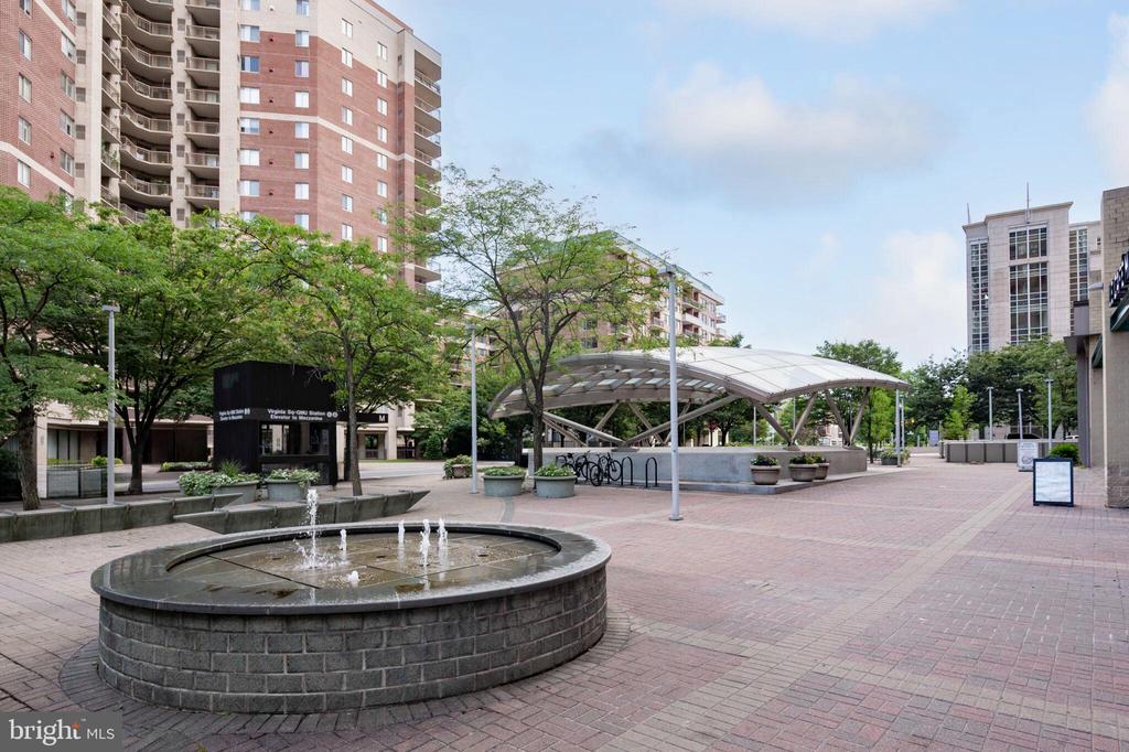 1001 N RANDOLPH STREET 212
