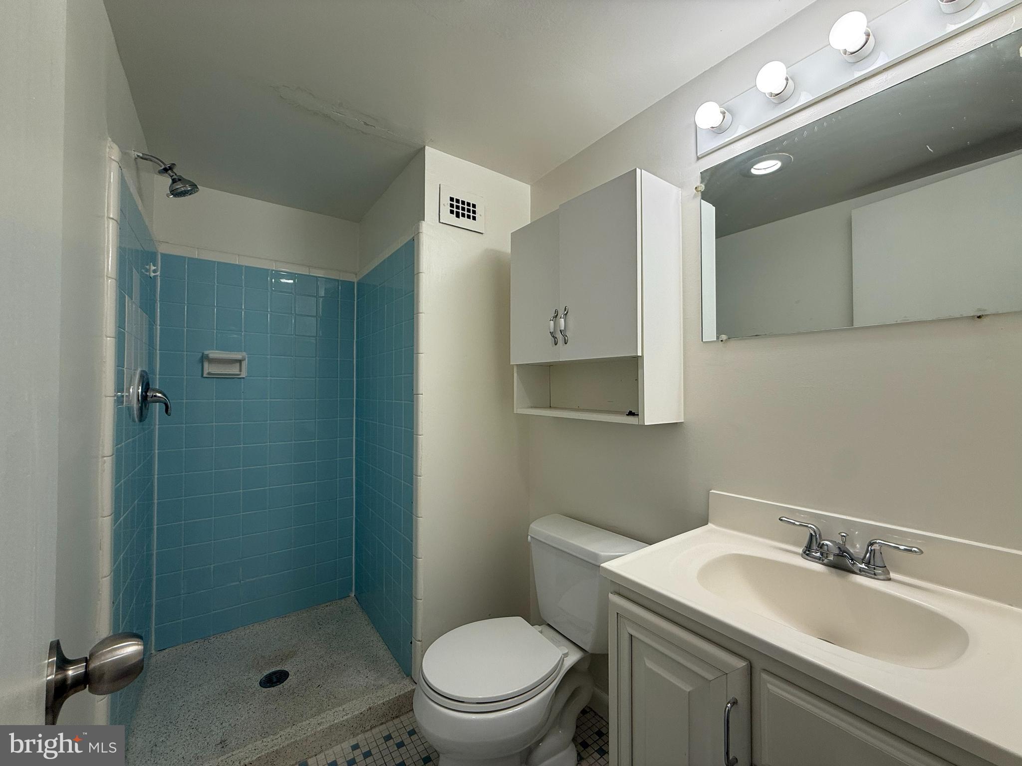 5565 COLUMBIA PIKE 411