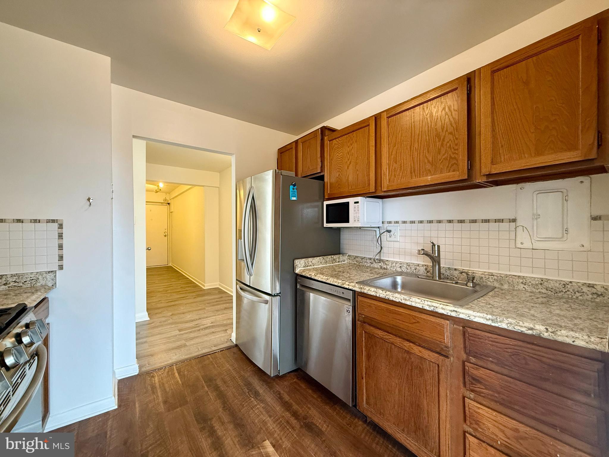 5565 COLUMBIA PIKE 411