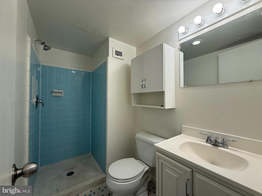 5565 COLUMBIA PIKE 411