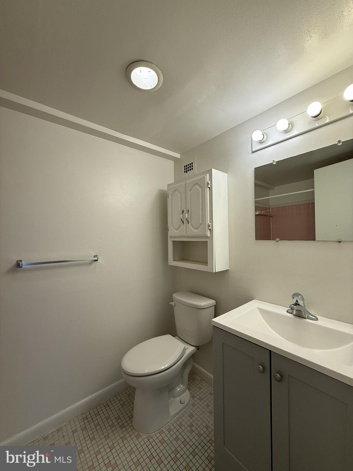 5565 COLUMBIA PIKE 411