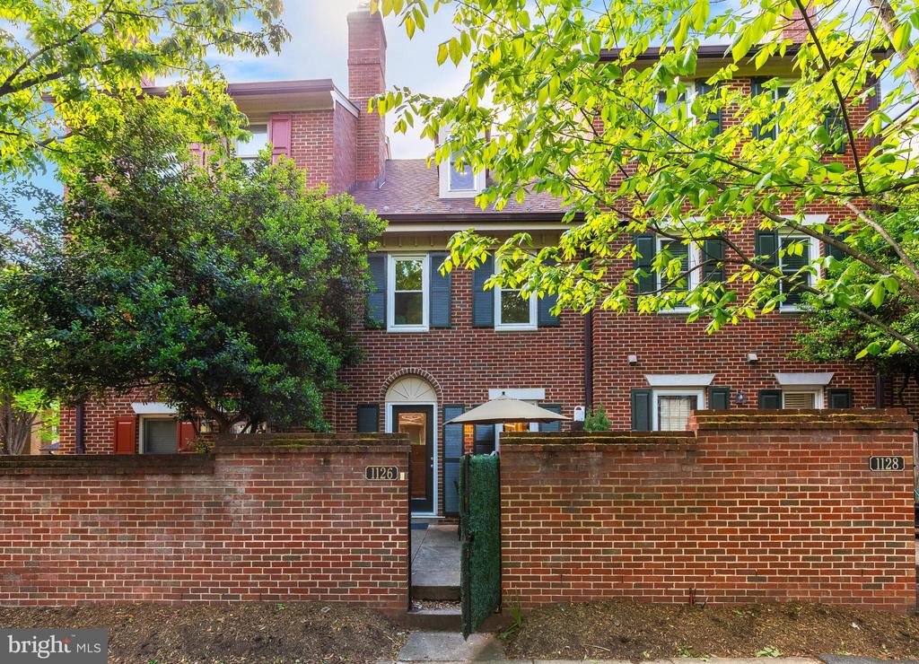 1126 N TAYLOR STREET 1