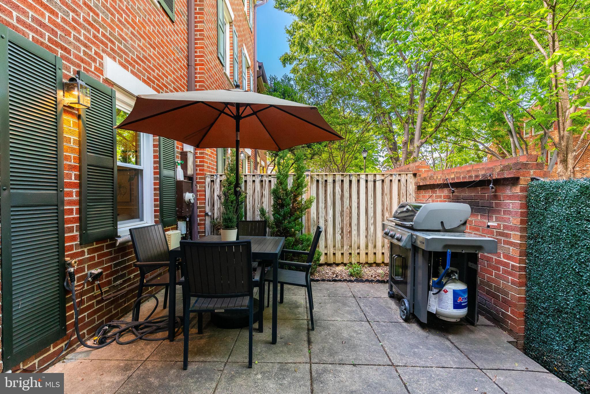 1126 N TAYLOR STREET 1