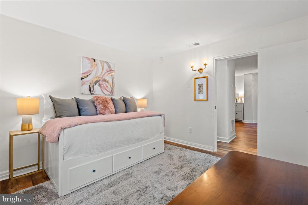 1730 ARLINGTON BOULEVARD Unit: 4