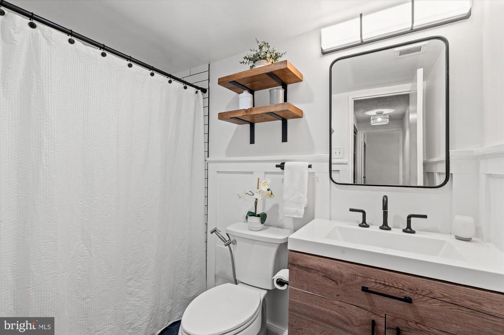 1730 ARLINGTON BOULEVARD Unit: 4