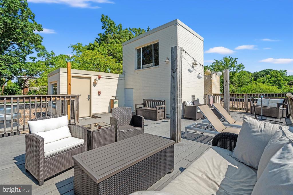 1730 ARLINGTON BOULEVARD Unit: 4