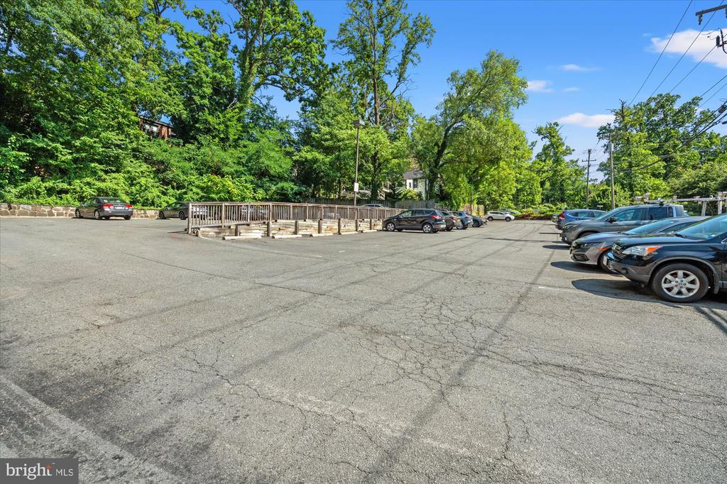 1730 ARLINGTON BOULEVARD Unit: 4