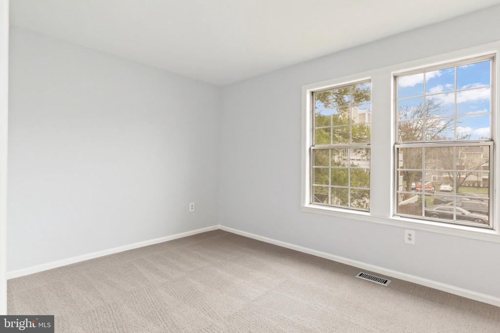 2403 S WALTER REED DRIVE S