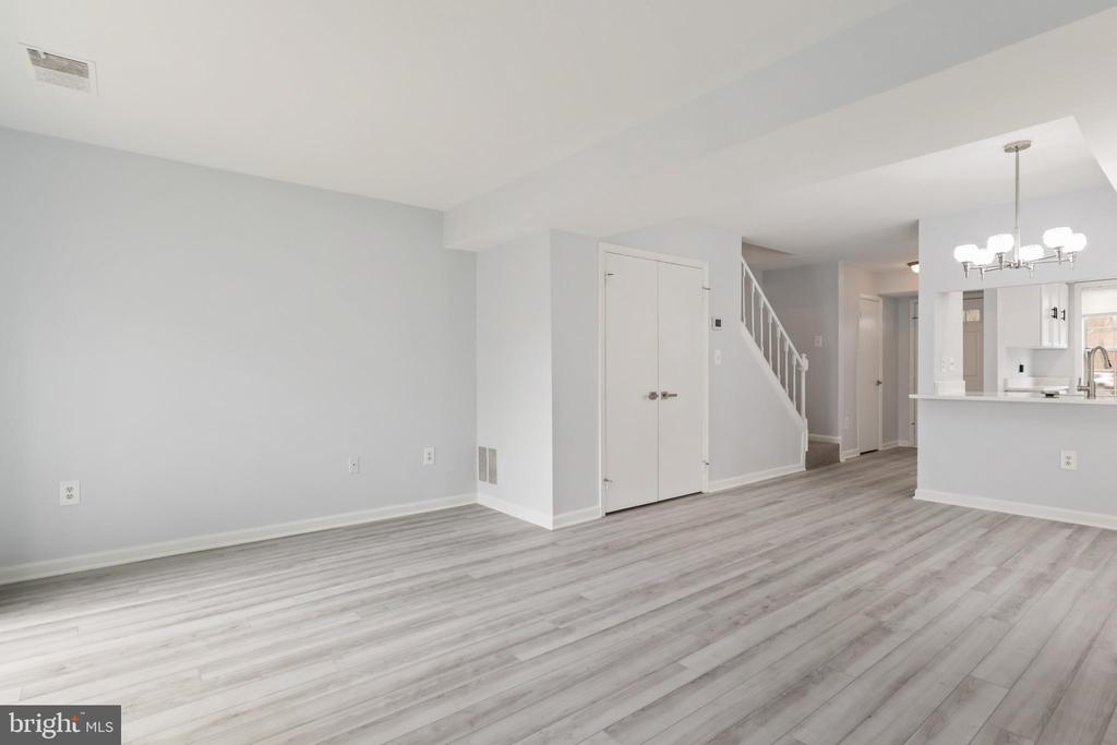 2403 S WALTER REED DRIVE S