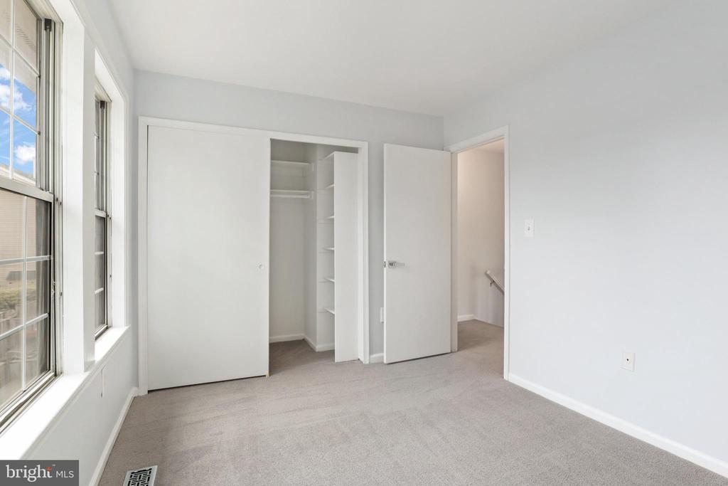 2403 S WALTER REED DRIVE S