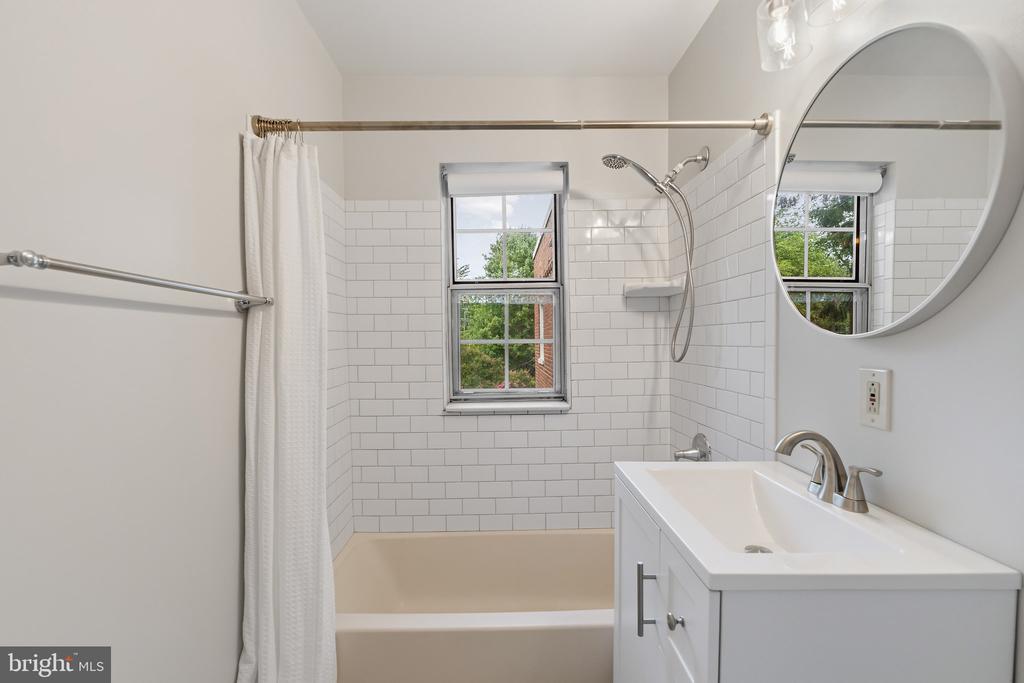1762 N RHODES STREET Unit: 6-354