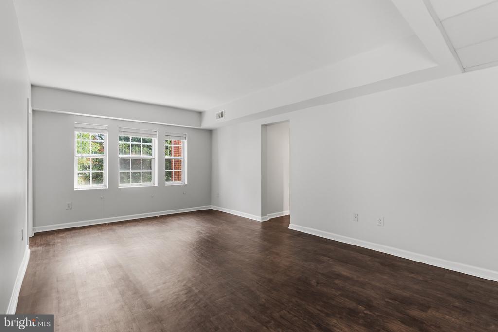 1762 N RHODES STREET Unit: 6-354