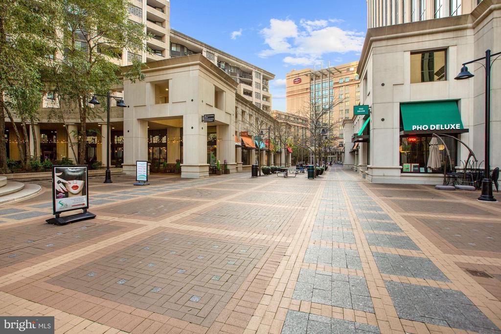 1762 N RHODES STREET Unit: 6-354