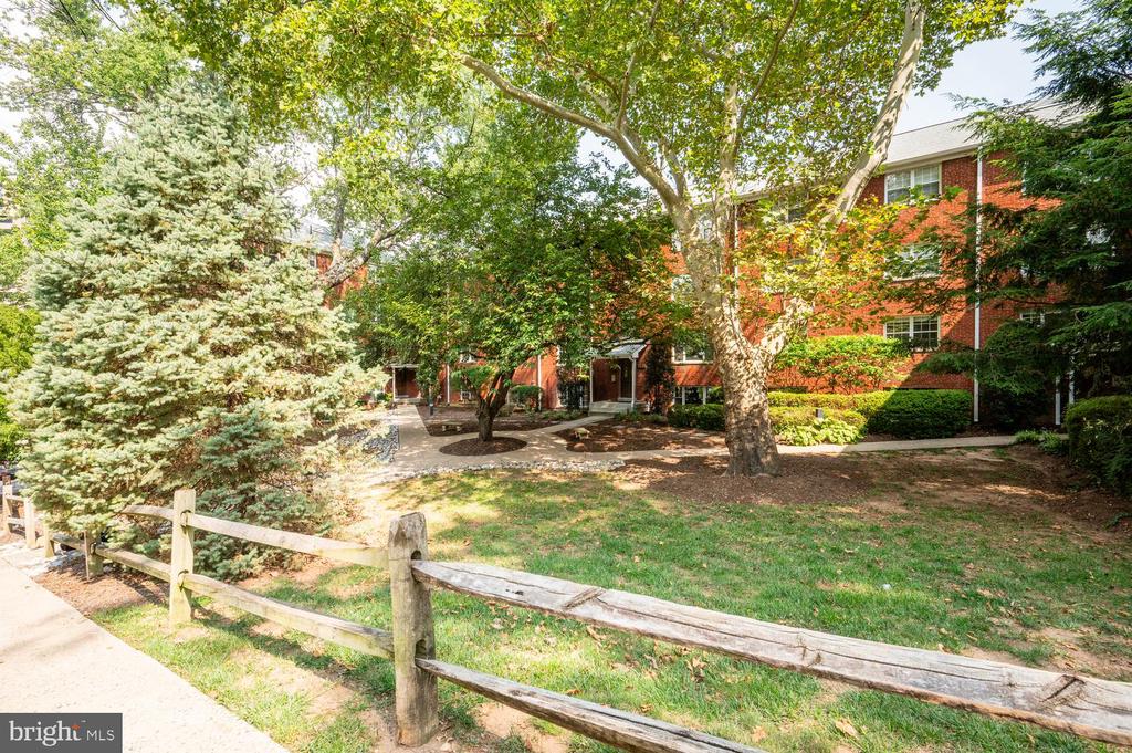 1425 N NASH STREET N Unit: 17