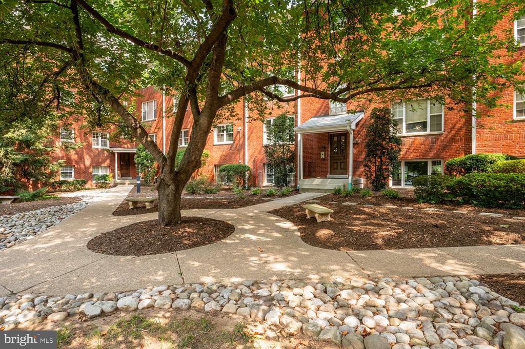 1425 N NASH STREET N Unit: 17