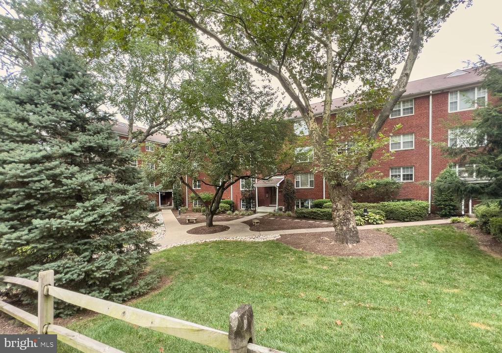 1425 N NASH STREET N Unit: 17