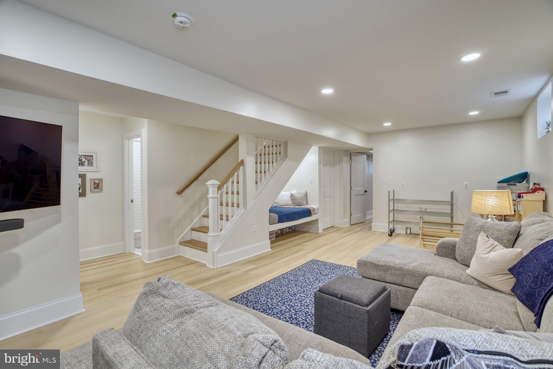 16 W MASONIC VIEW AVENUE