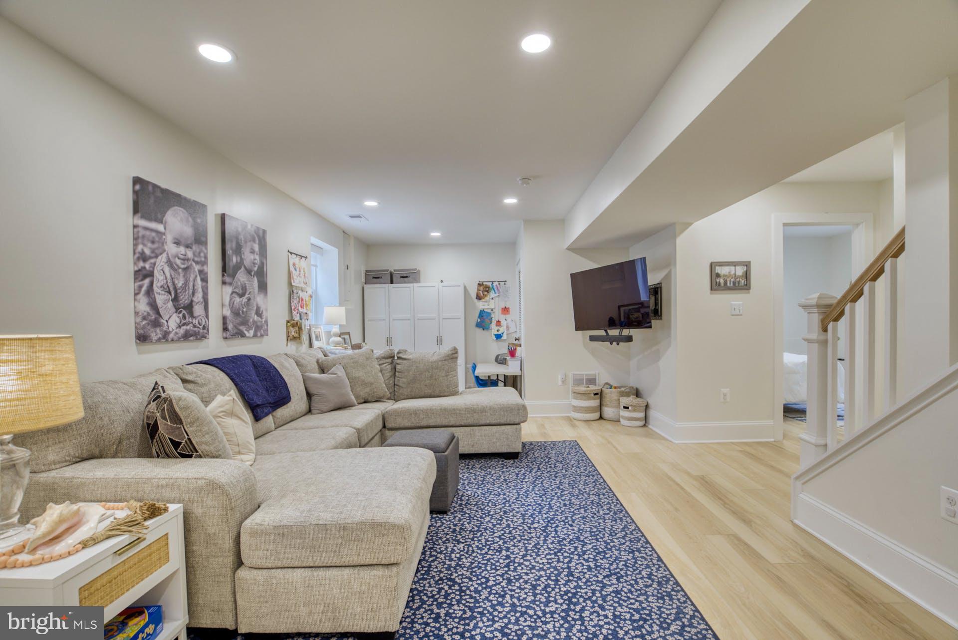 16 W MASONIC VIEW AVENUE