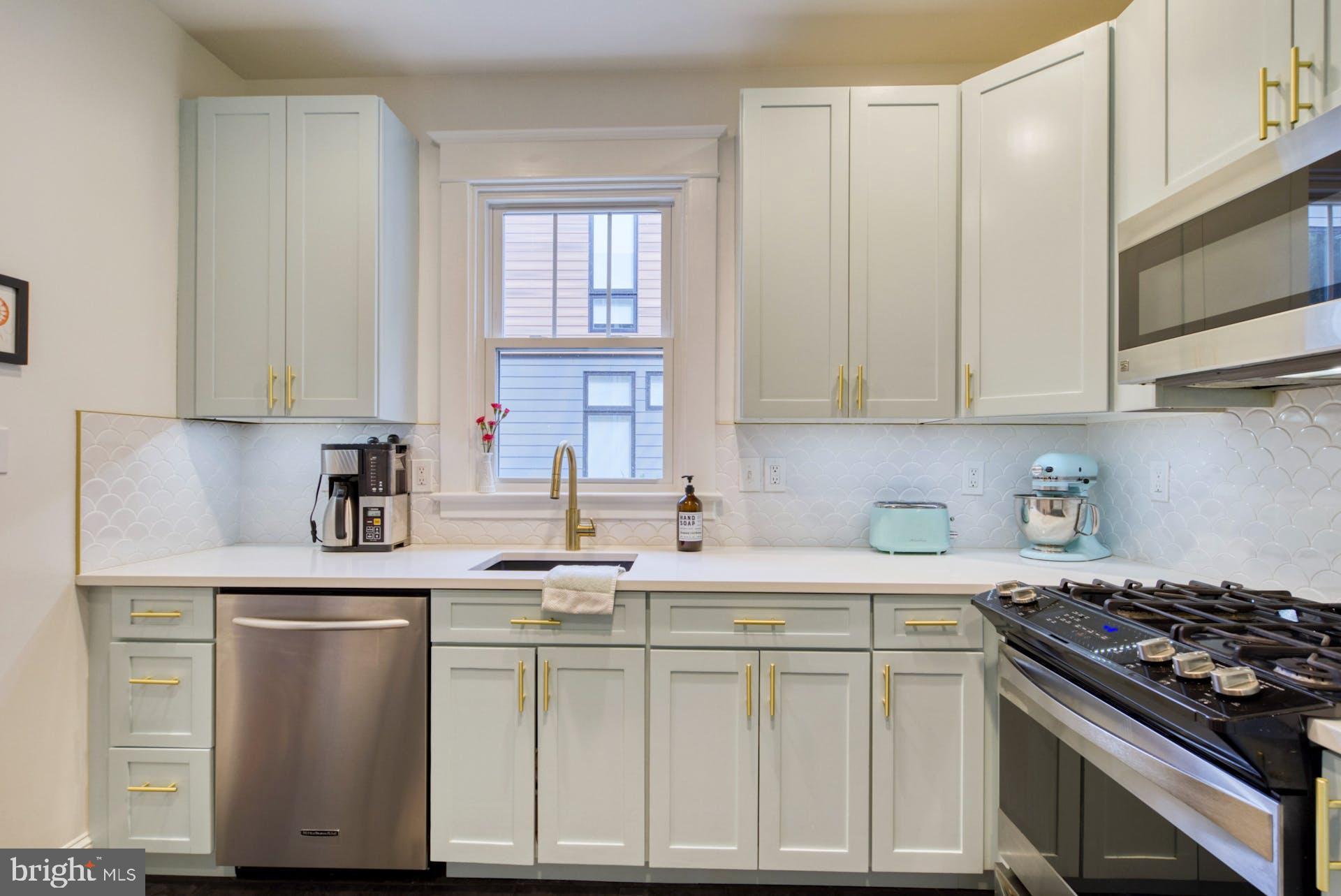 16 W MASONIC VIEW AVENUE