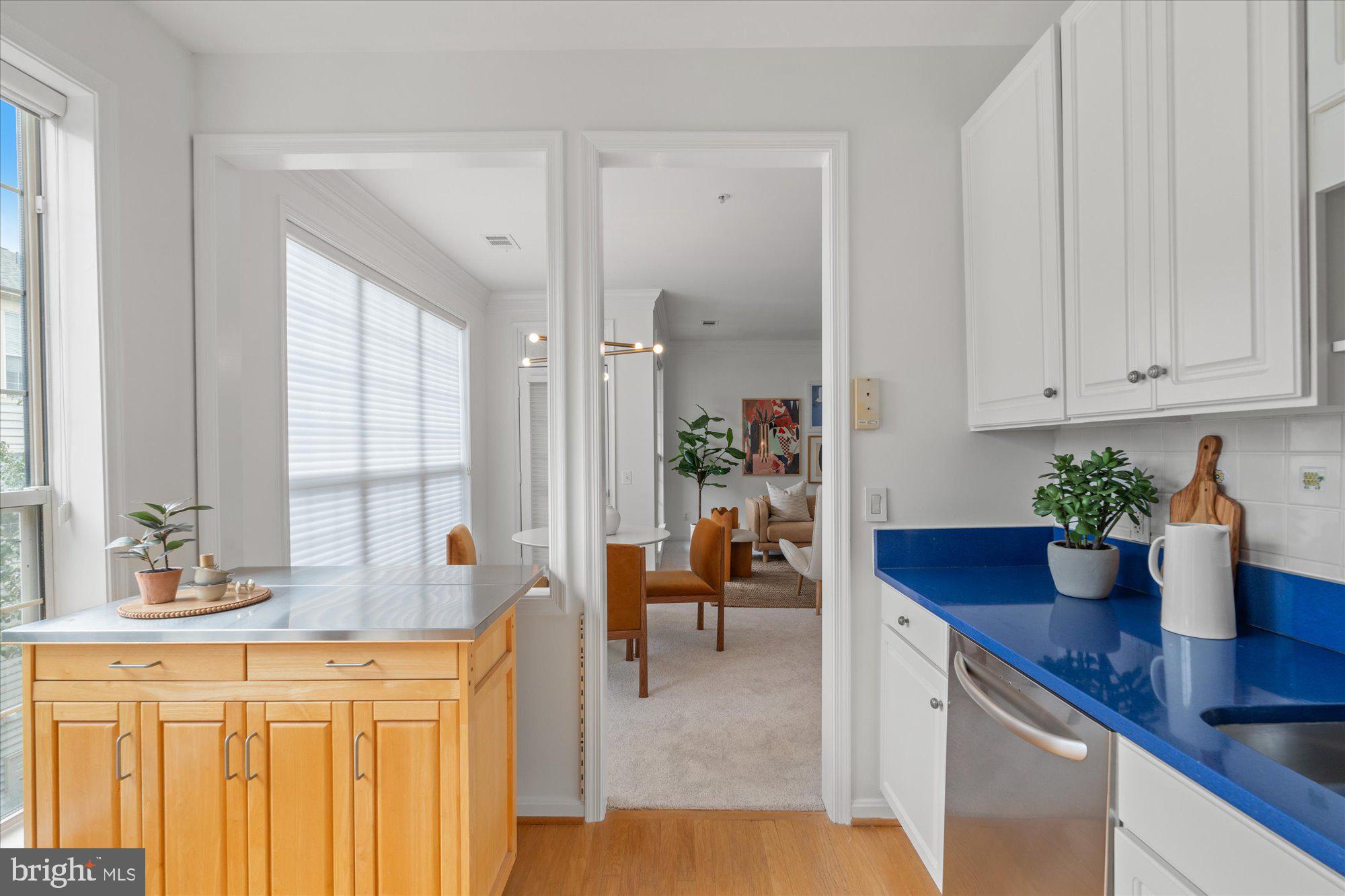 1714 KINGSGATE COURT 302