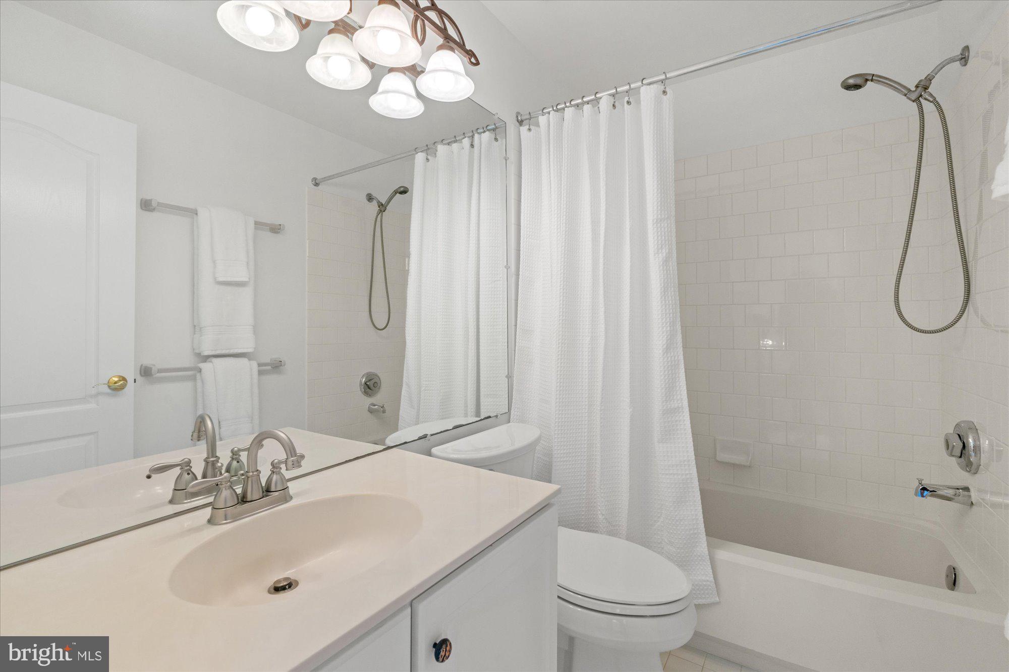 1714 KINGSGATE COURT 302