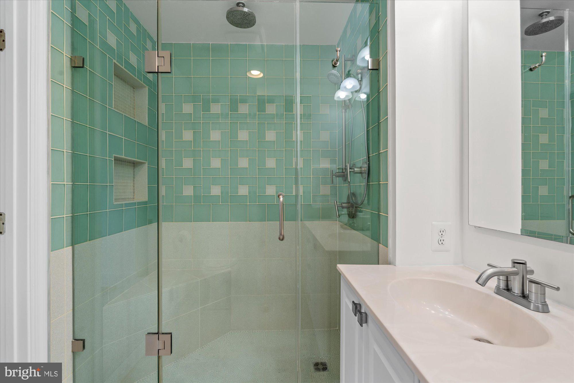 1714 KINGSGATE COURT 302