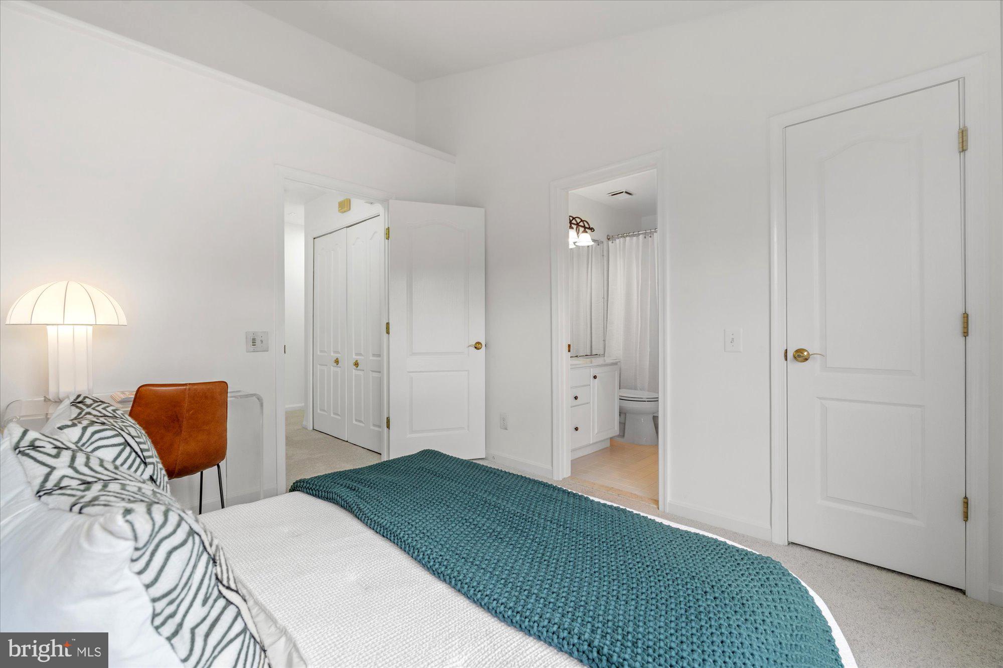 1714 KINGSGATE COURT 302