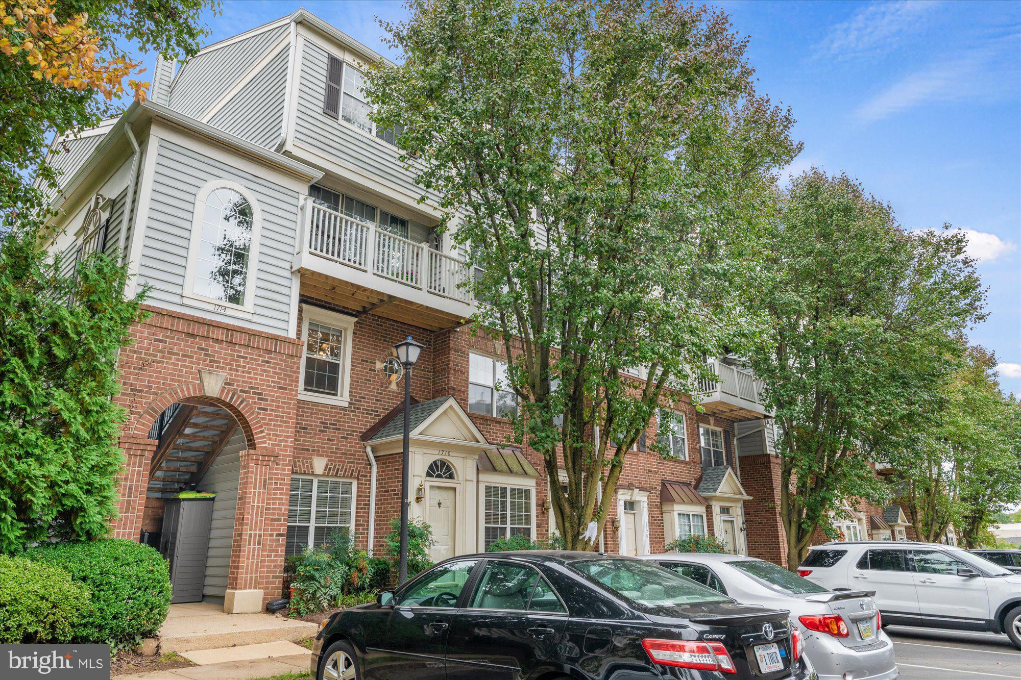 1714 KINGSGATE COURT 302