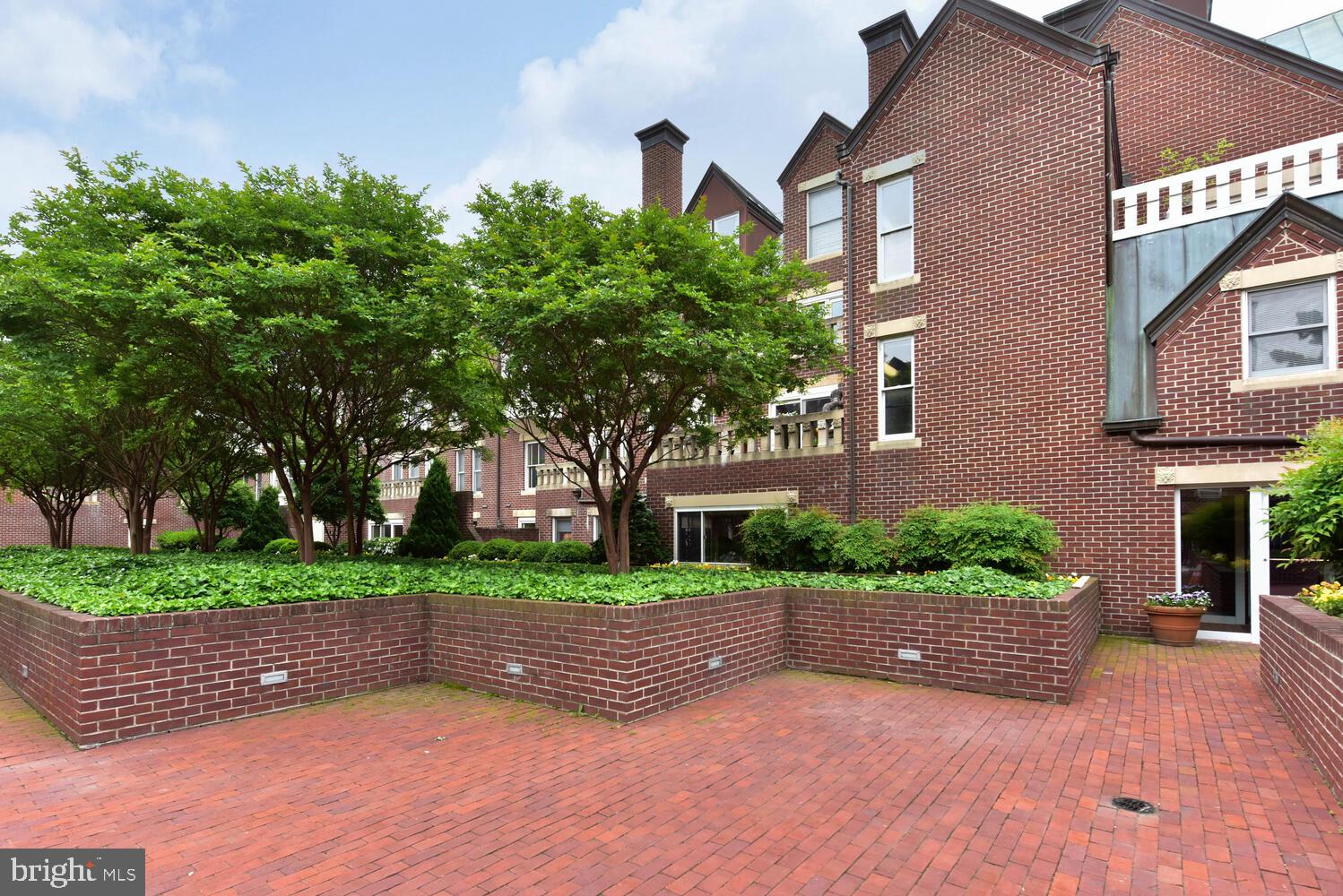 115 N LEE STREET BH208