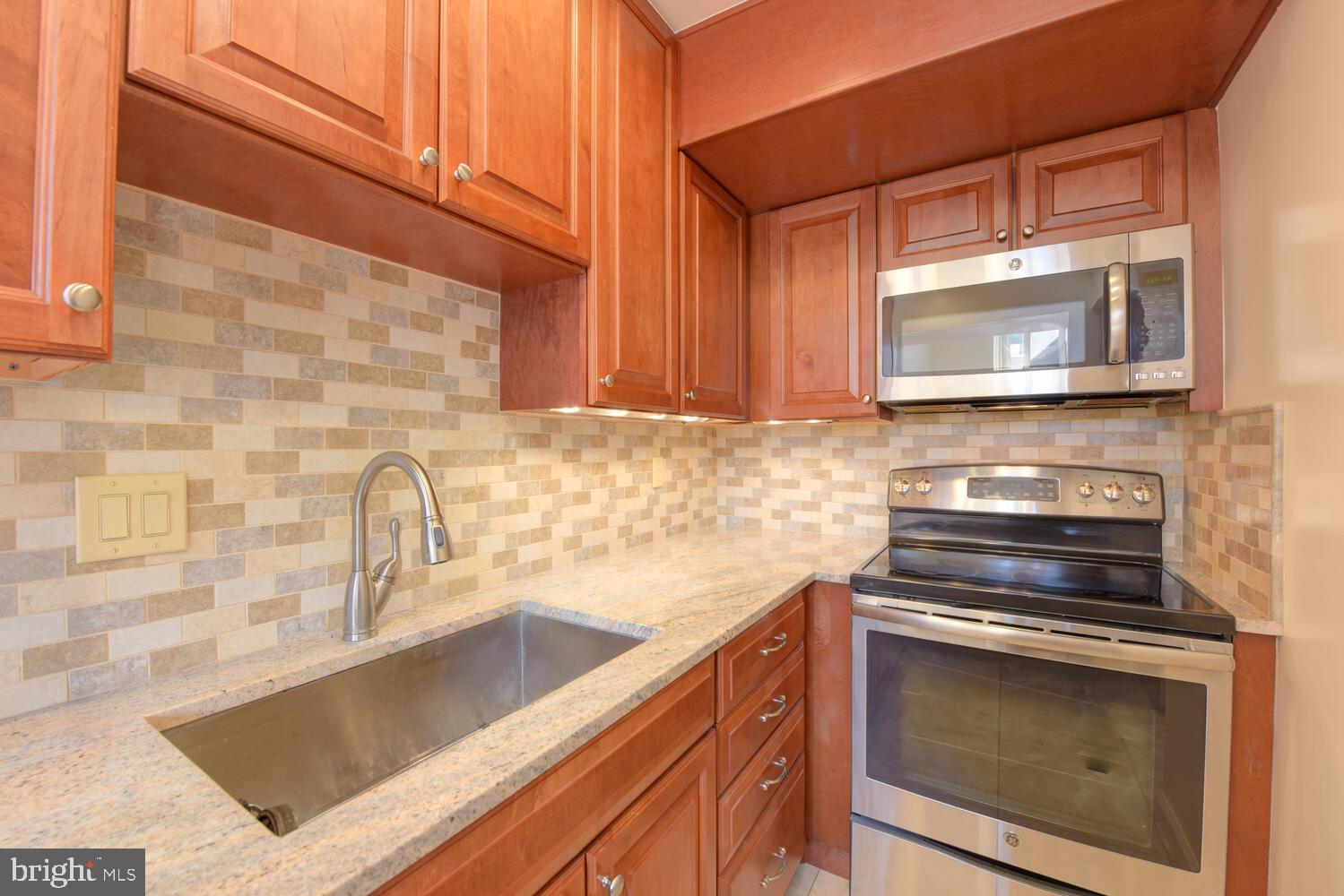 115 N LEE STREET BH208