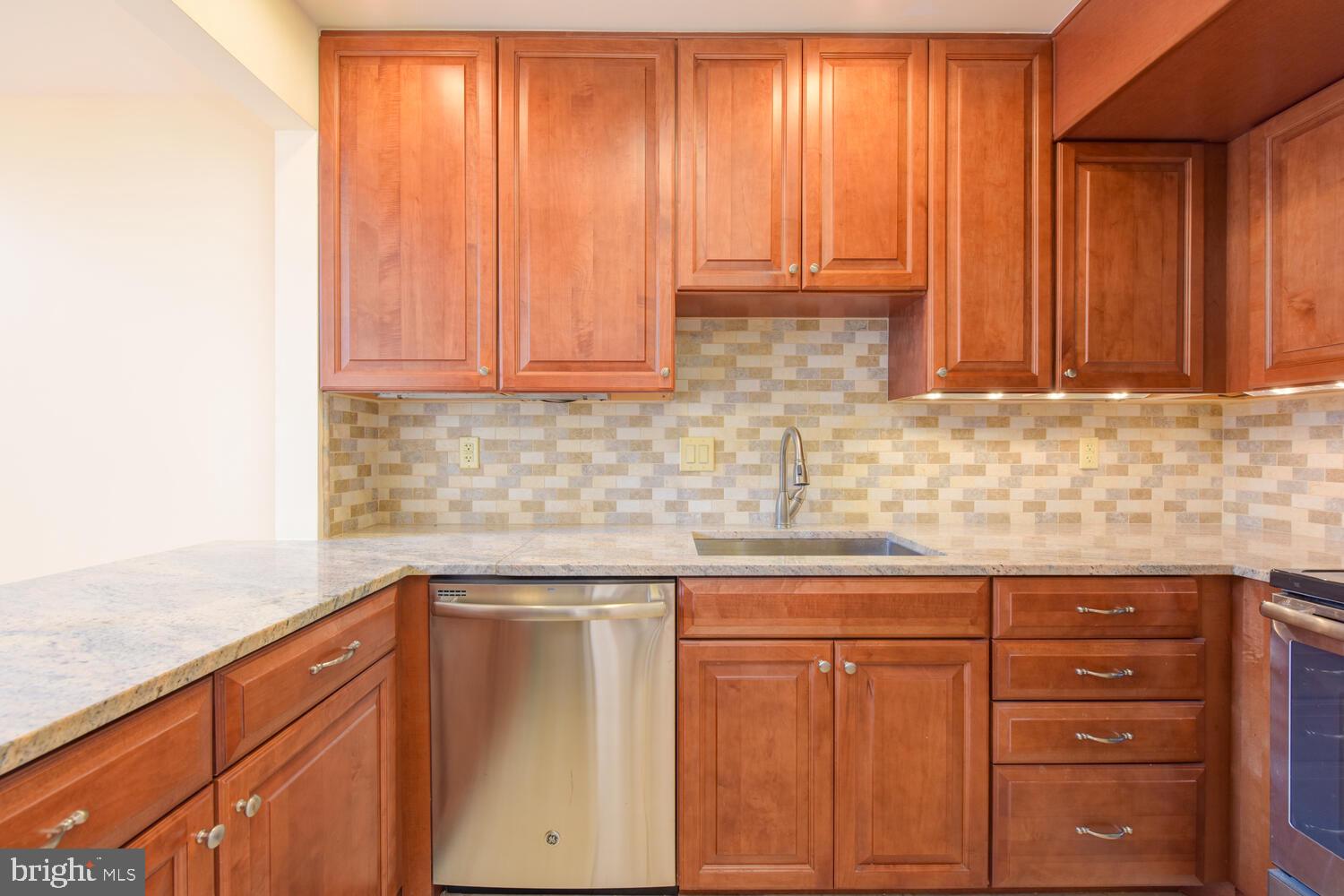 115 N LEE STREET BH208