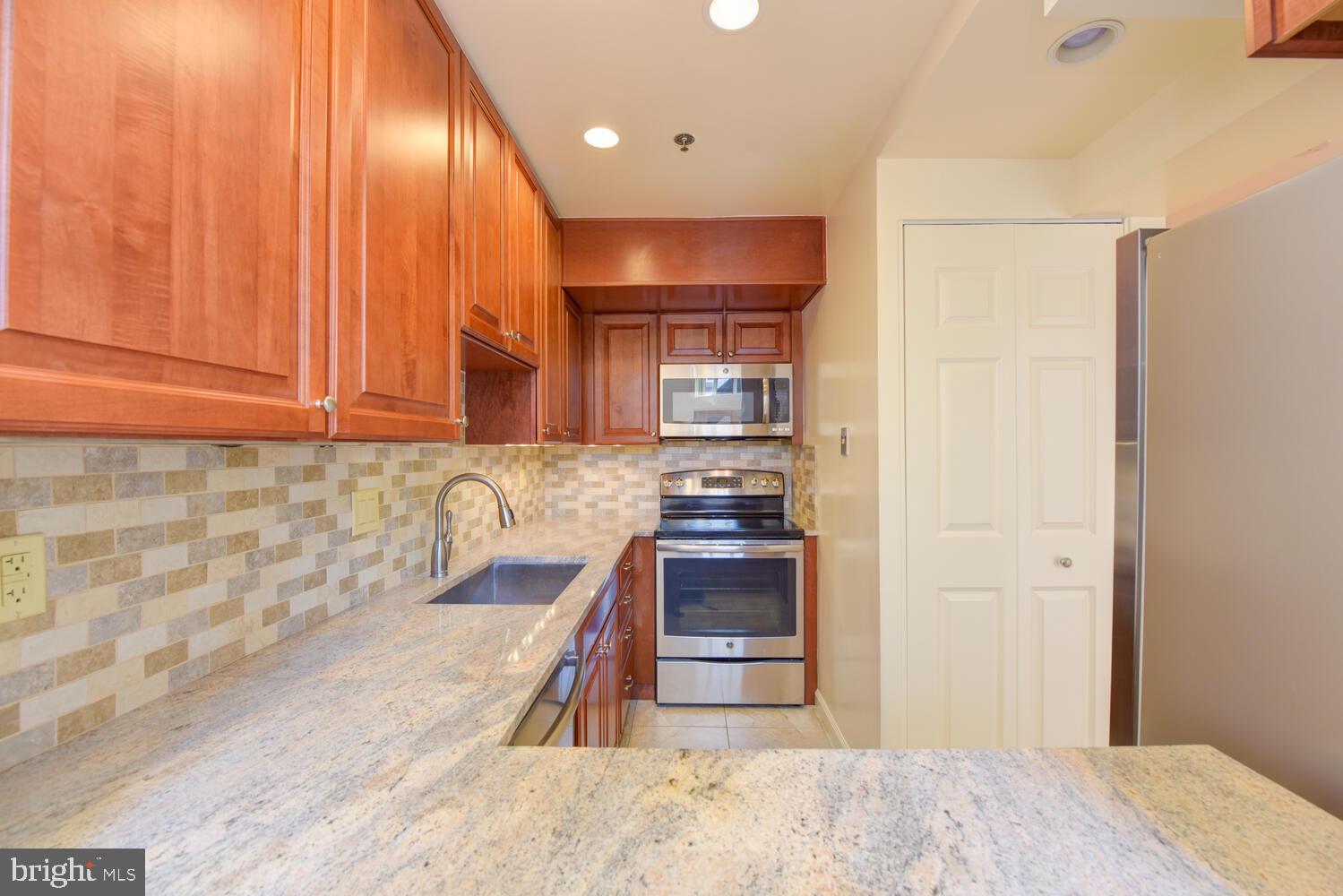 115 N LEE STREET BH208