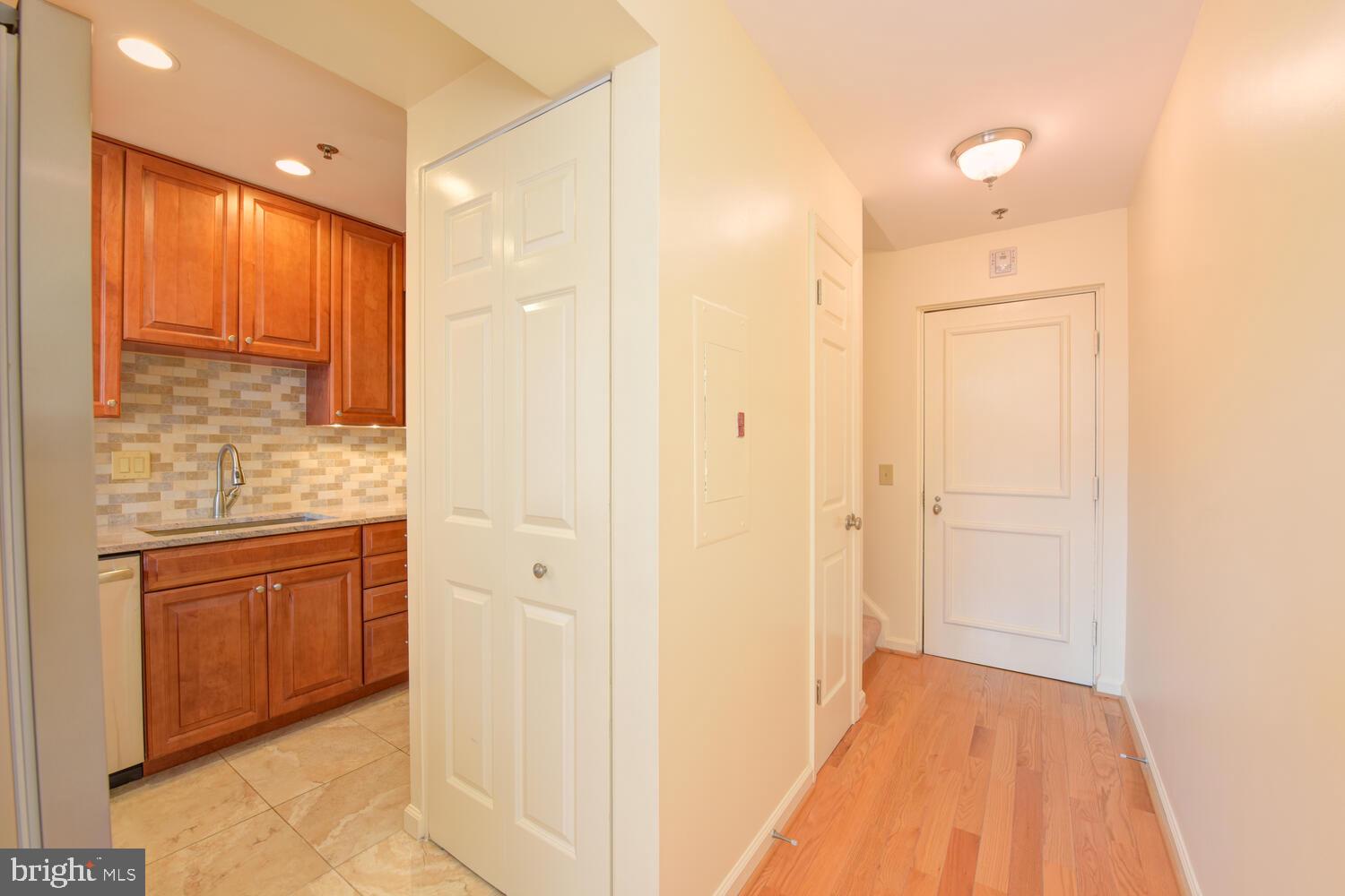 115 N LEE STREET BH208