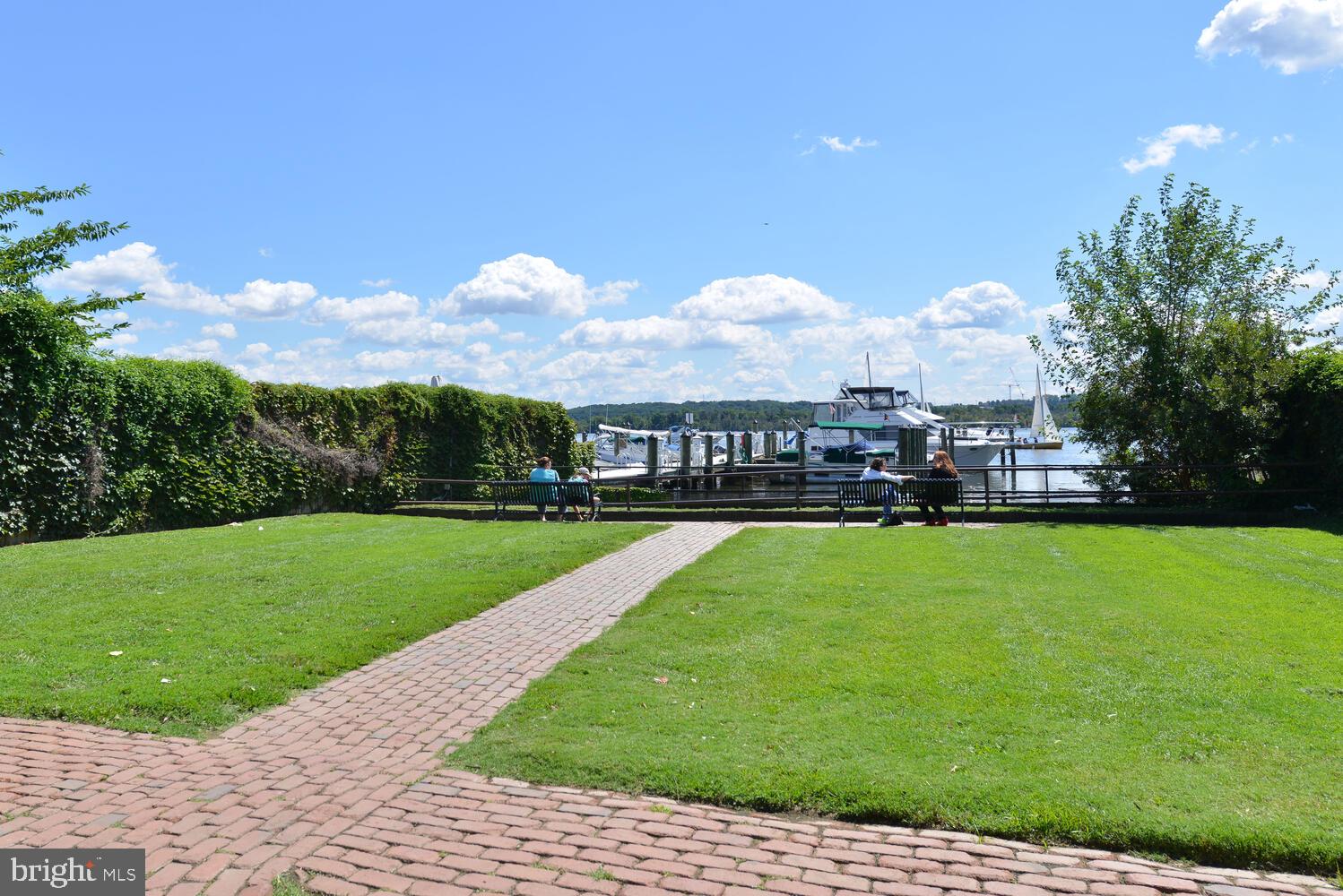 115 N LEE STREET BH208