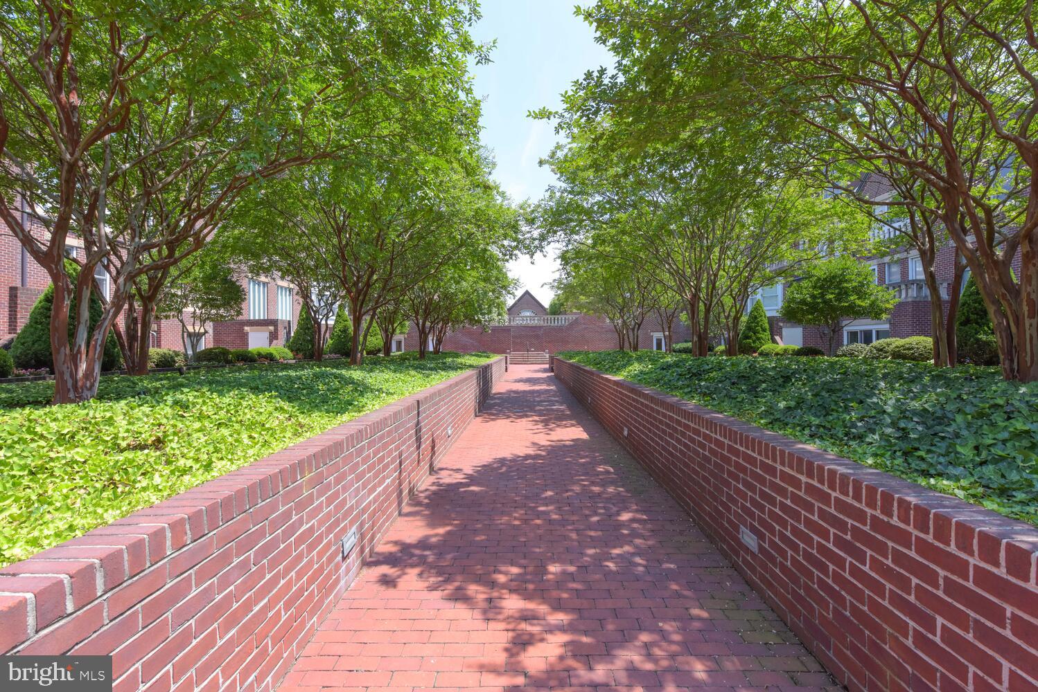 115 N LEE STREET BH208