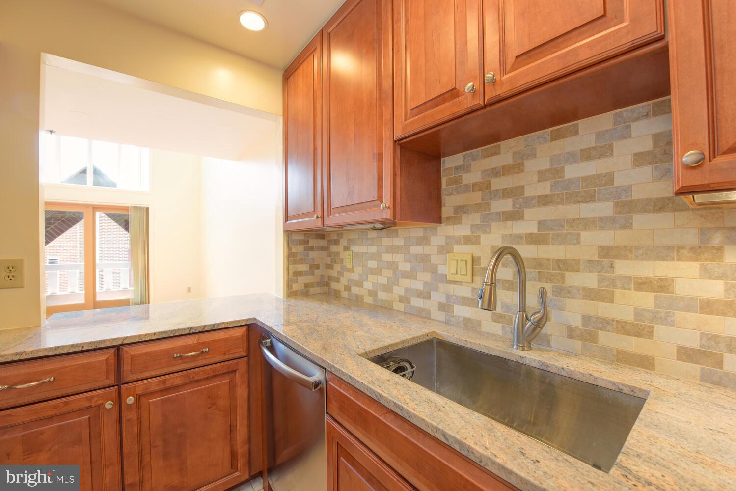 115 N LEE STREET BH208