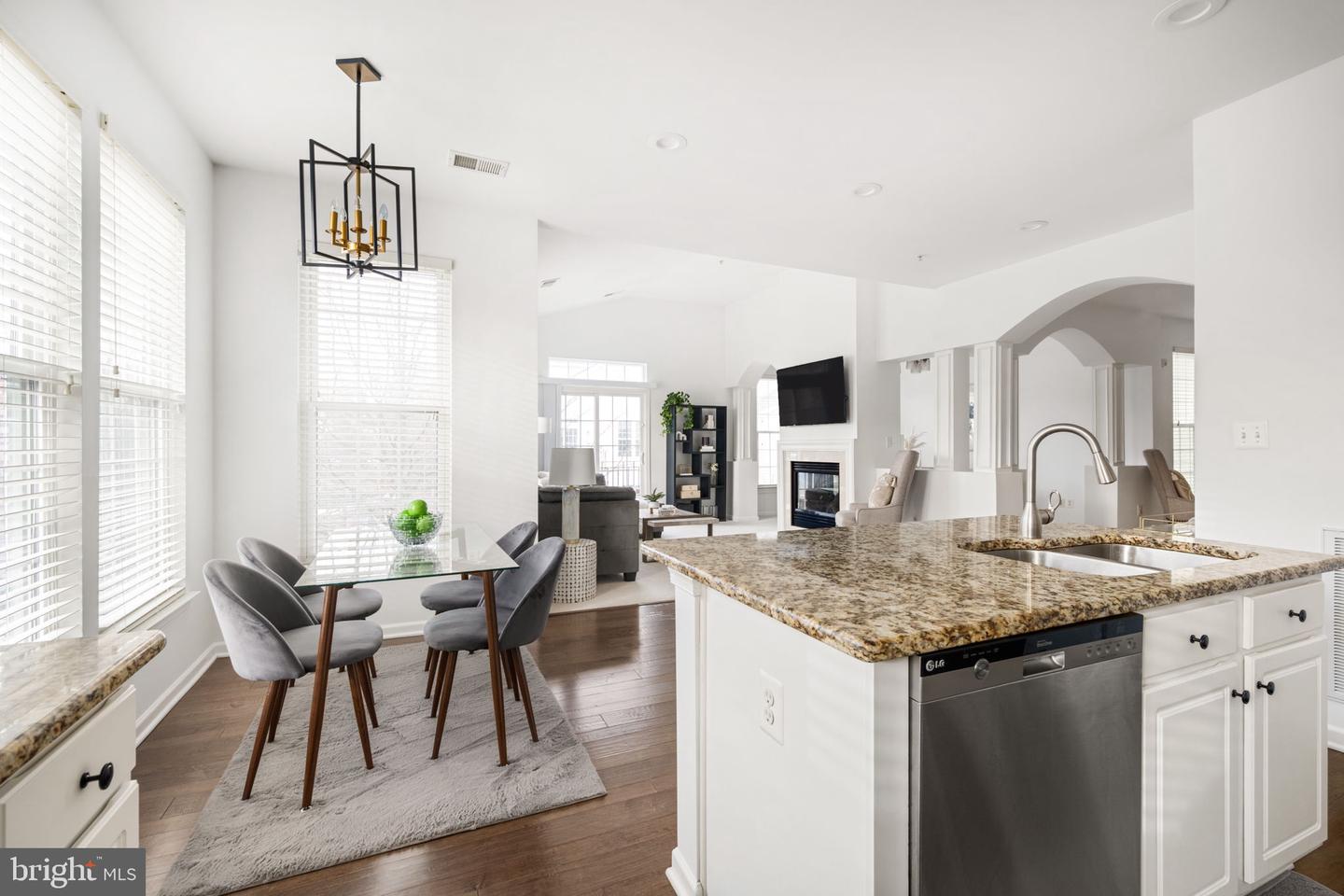 313 Cameron Station Blvd #103