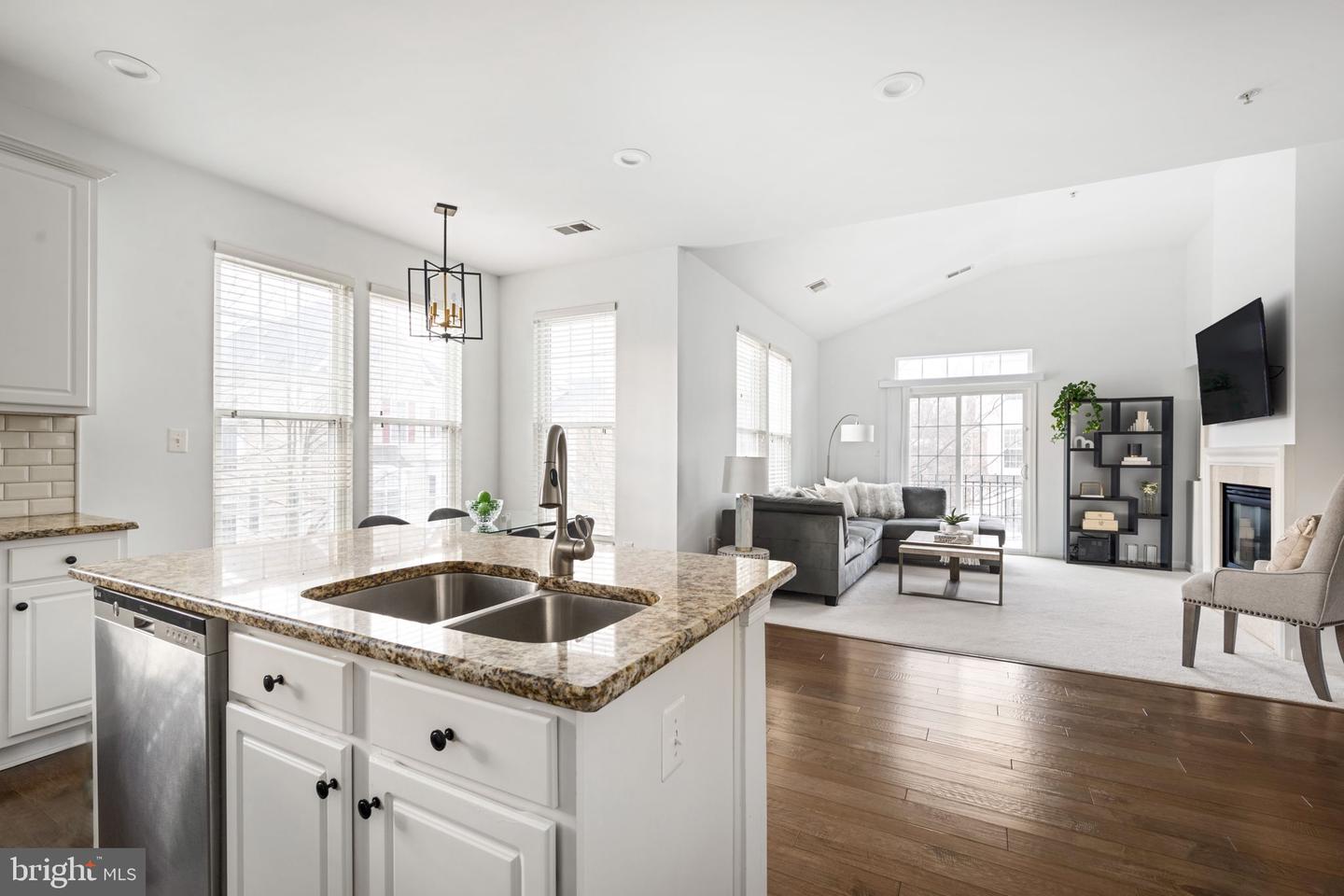 313 Cameron Station Blvd #103