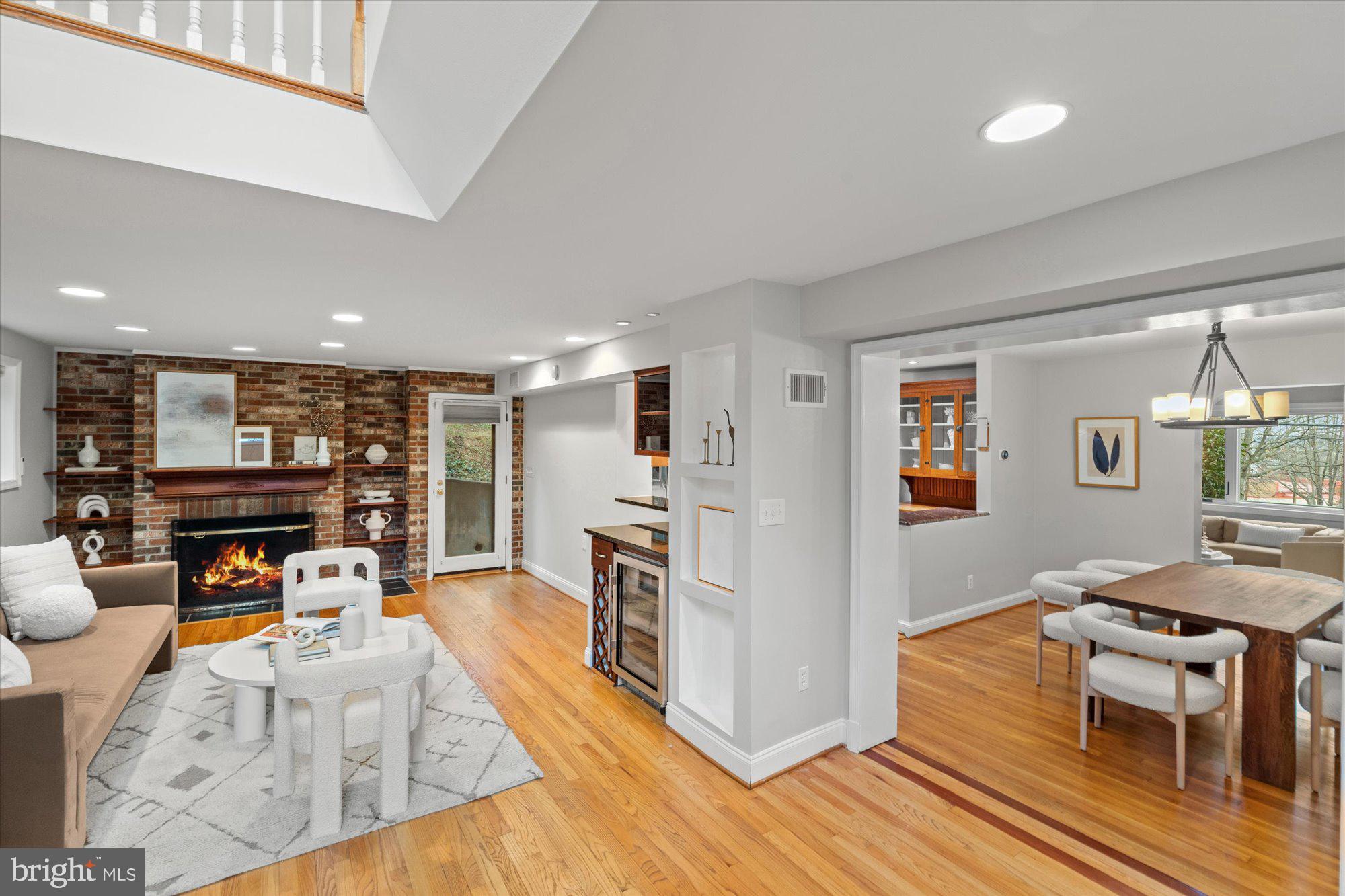 100 W MOUNT IDA AVENUE