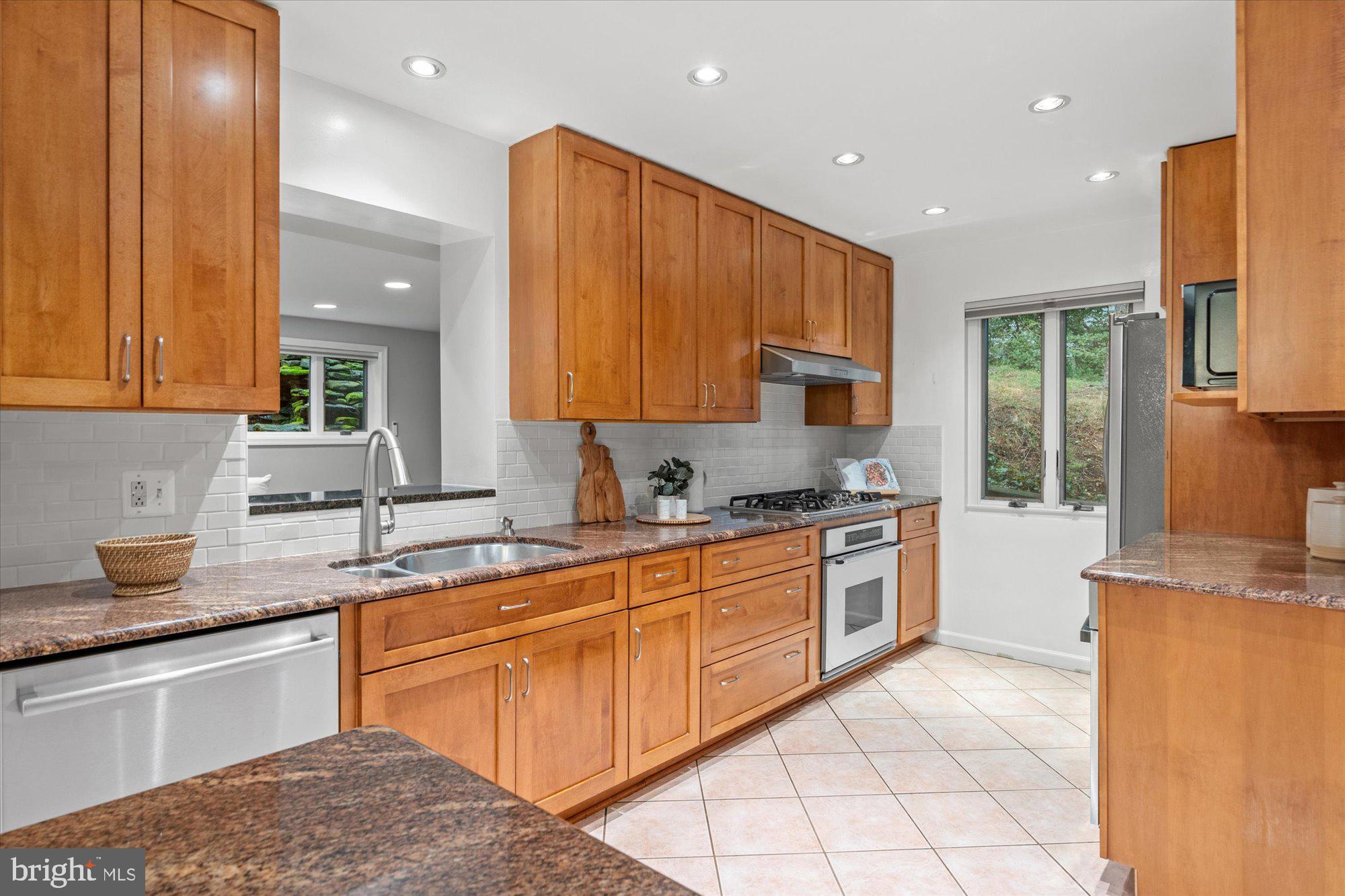 100 W MOUNT IDA AVENUE