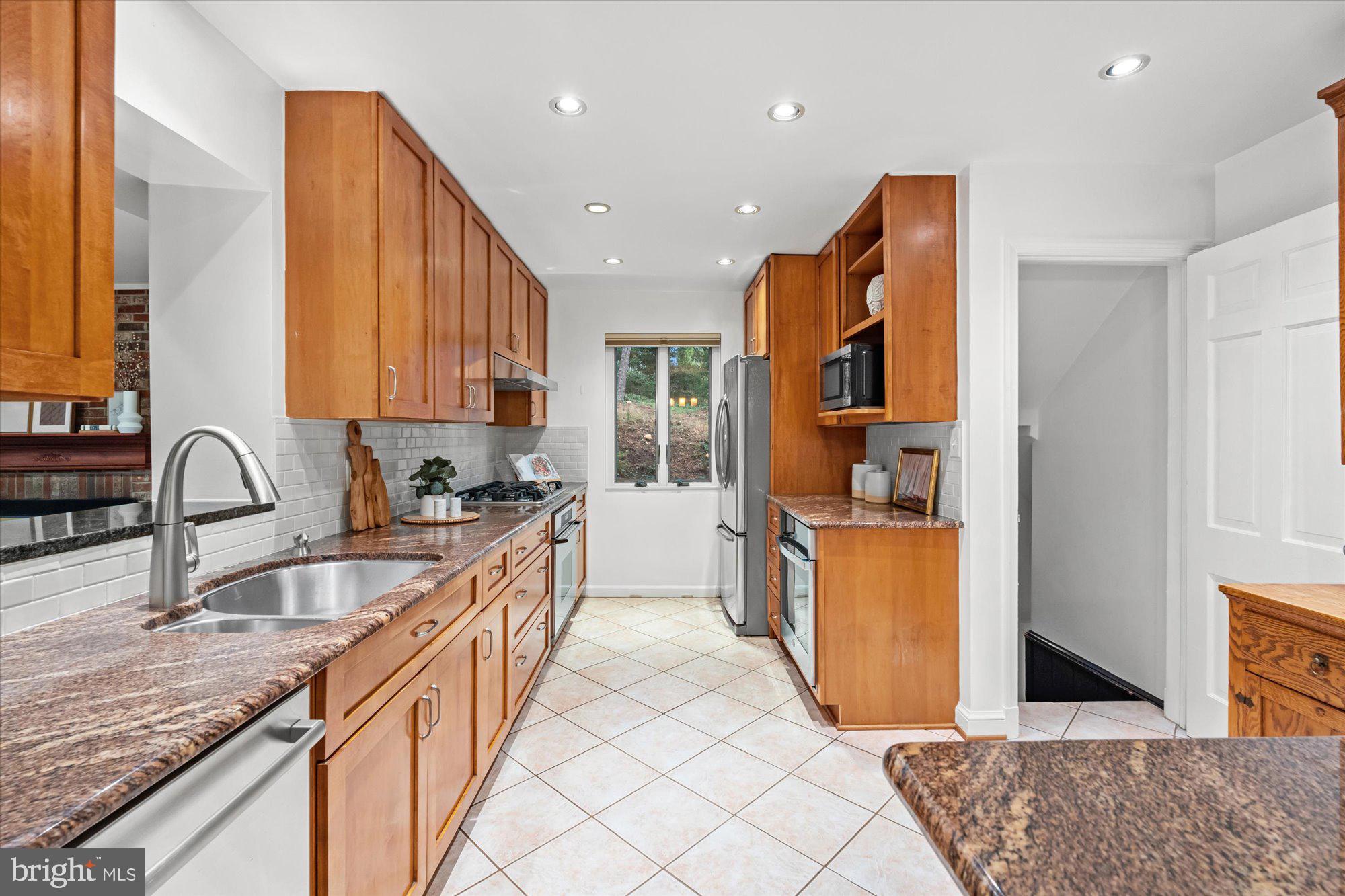 100 W MOUNT IDA AVENUE